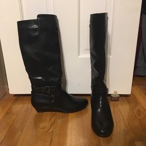 🆕 Knee high black wedge boots 🆕